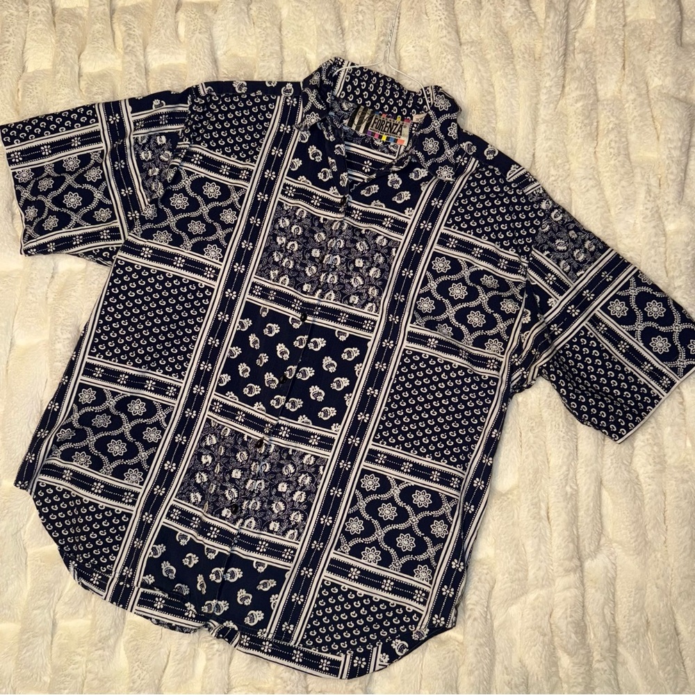 Vintage Forenza Blue and White Mens 100% Cotton Short Sleeve Button Down